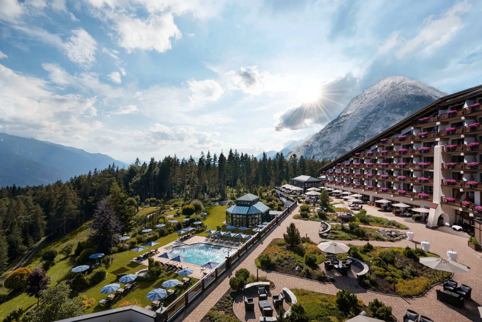 Das Interalpen-Hotel Tyrol inmitten der Tiroler Bergwelt. Foto: Interalpen Hotel-Tyrol