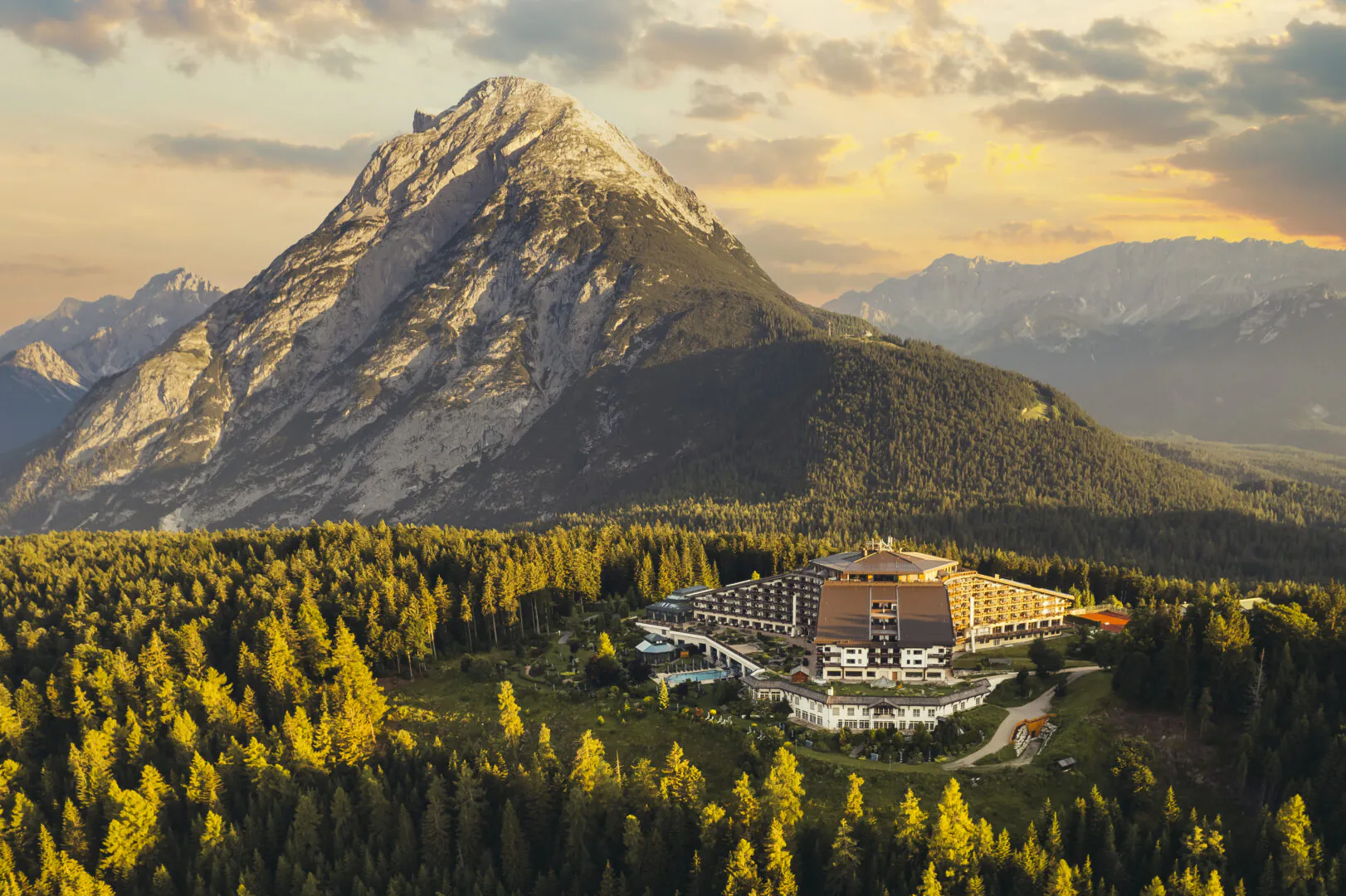 Das 5-Sterne-Superior-Resort Interalpen-Hotel Tyrol auf 1300m Seehöhe. Foto: Interalpen Hotel-Tyrol