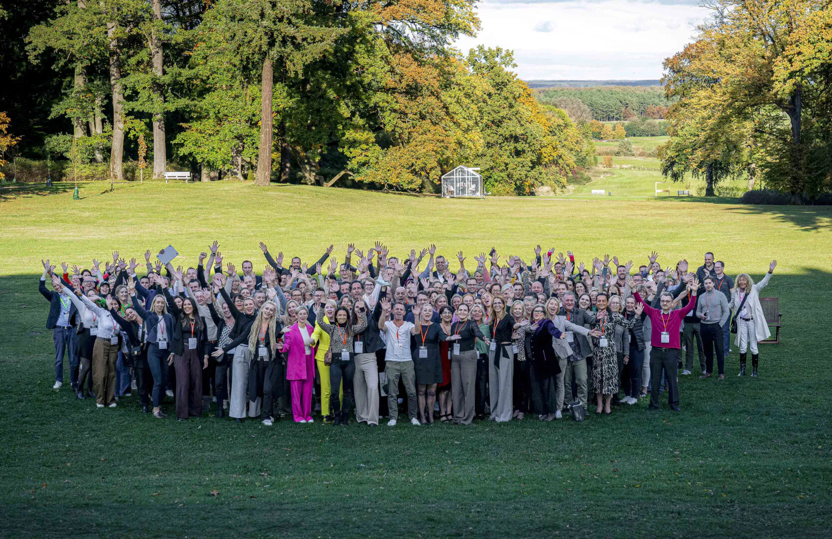 Das Gruppenfoto der Spa-Community beim vergangenen Jubiläums-SpaCamp auf Schloss Fleesensee. Foto: SpaCamp/Lukas Geu