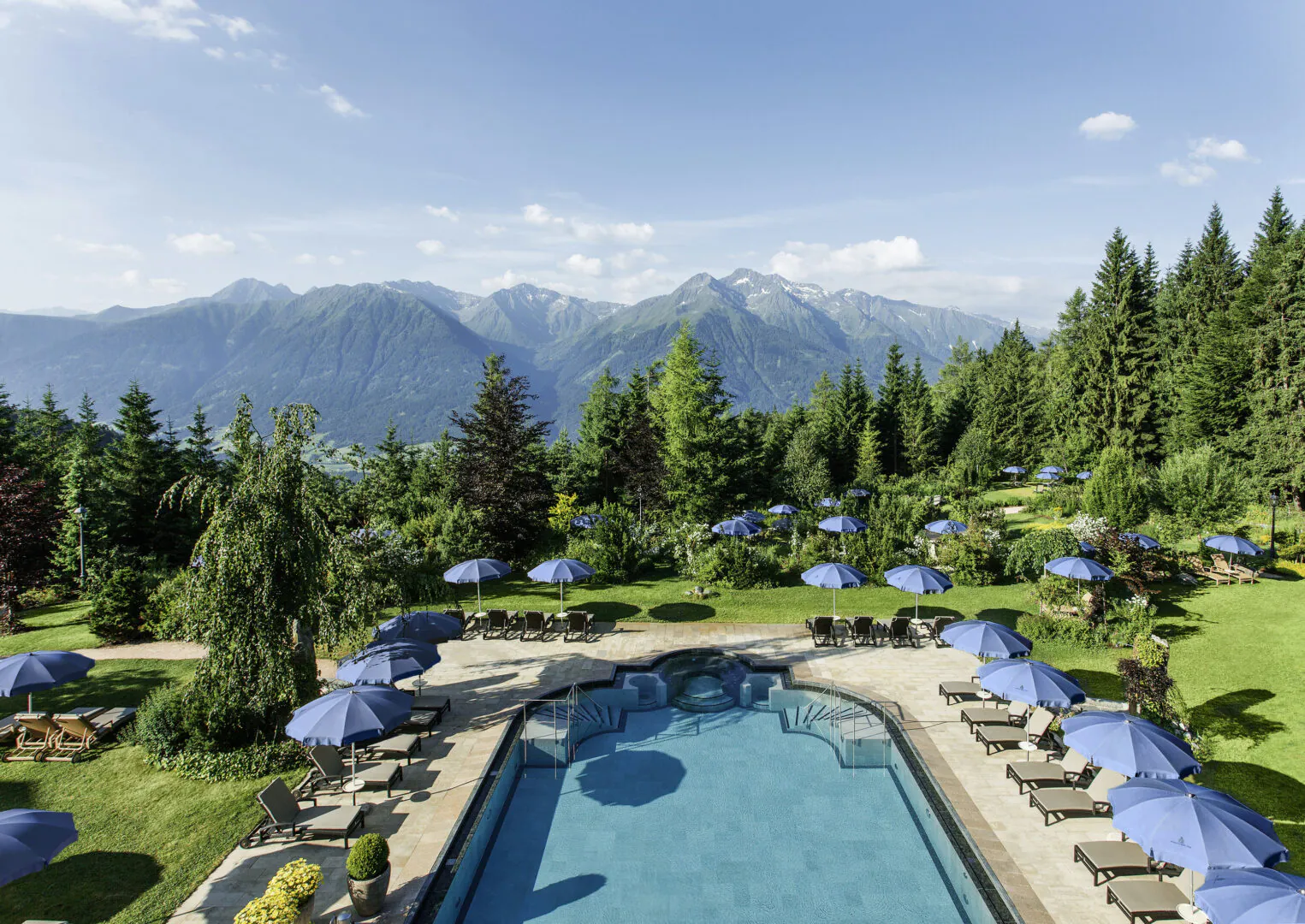 Beindruckender Ausblick vom Pool. Foto: Interalpen Hotel-Tyrol