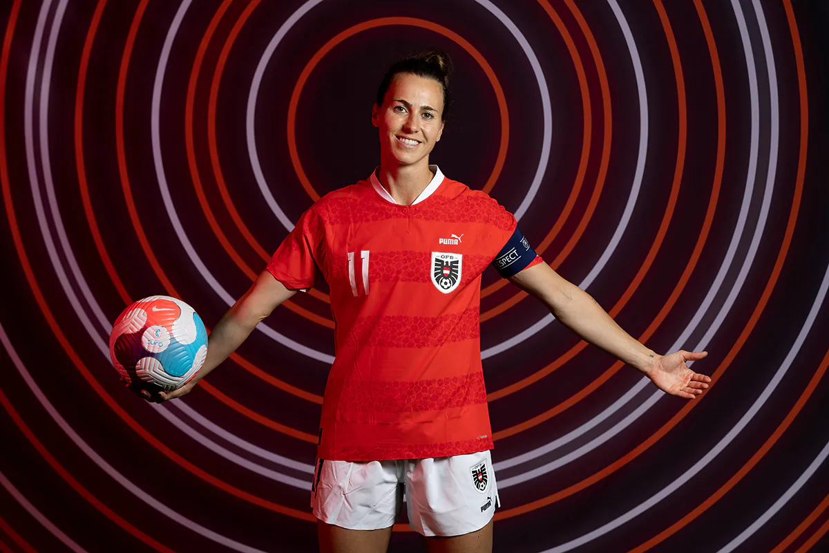 Viktoria Schnaderbeck, Ex-Profifußballerin, Keynote Speaker & TV-Expertin. Foto: UEFA