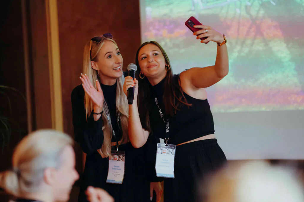 Charlotte Schmerbauch und Kristina Schermbach bei der gemeinsamen SpaCamp-Session 2022. Foto: SpaCamp/Jasmin Walter