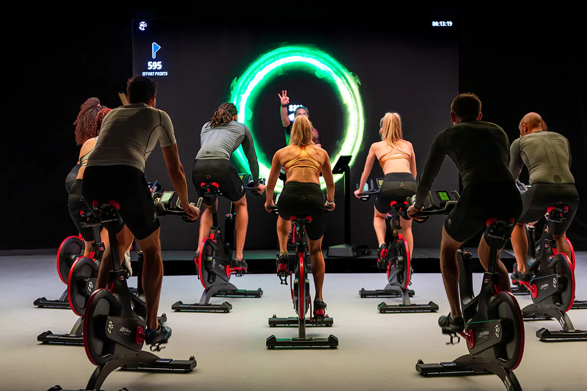 Indoor-Cycling-Kurs mit Life Fitness. Foto: Life Fitness