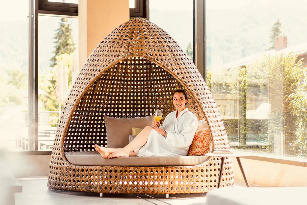Laura Breidel am entspannen im Spa-Bereich im A-Rosa. Foto: Spa-Trainings auf dem Team-Insta-Kanal von A-Rosa und aja. Fotos: DSR Hotelholding
