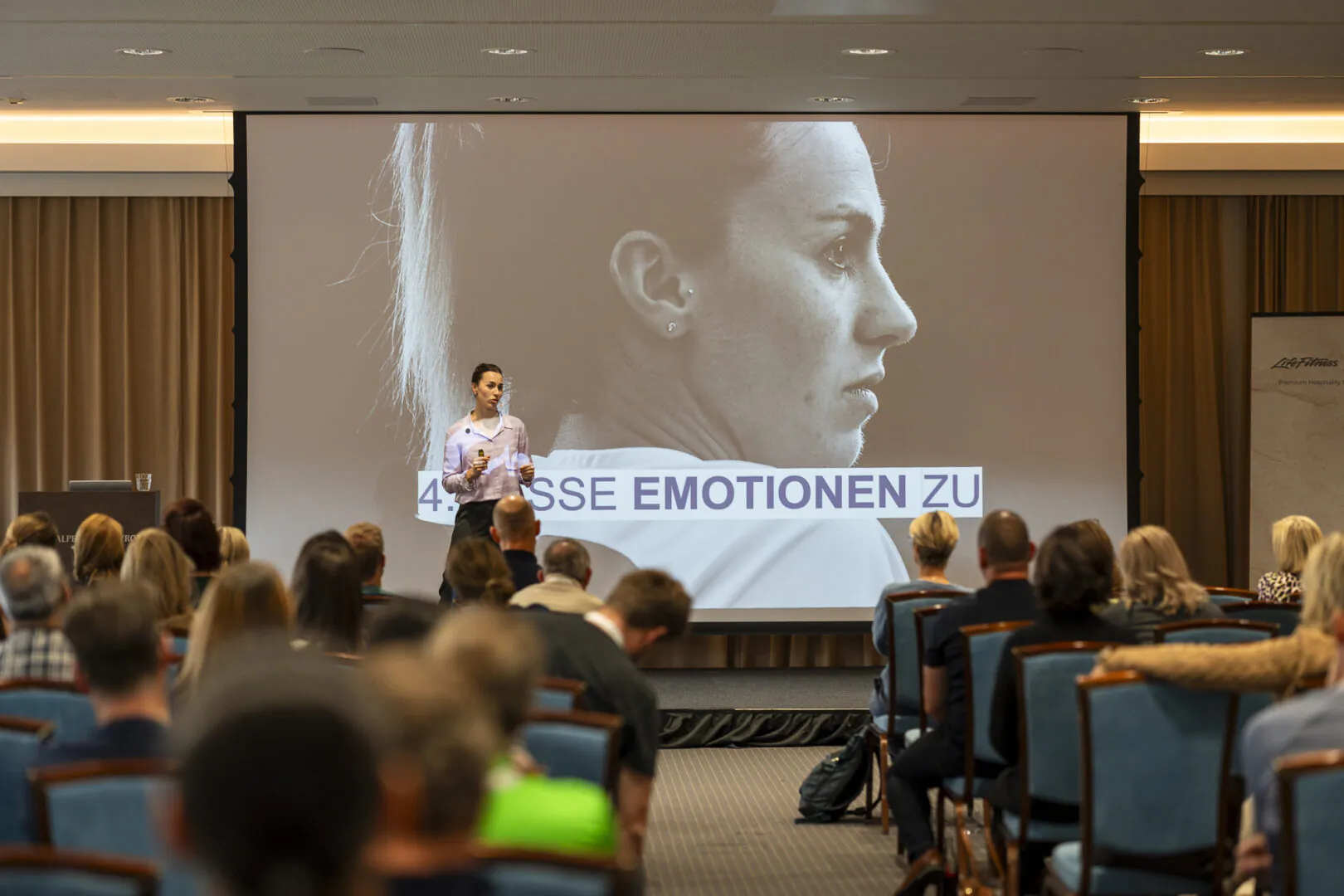Ex-Profifußballerin Viktoria Schnaderbeck als Keynote beim SpaCamp 2025. Foto: SpaCamp/Lukas Geu