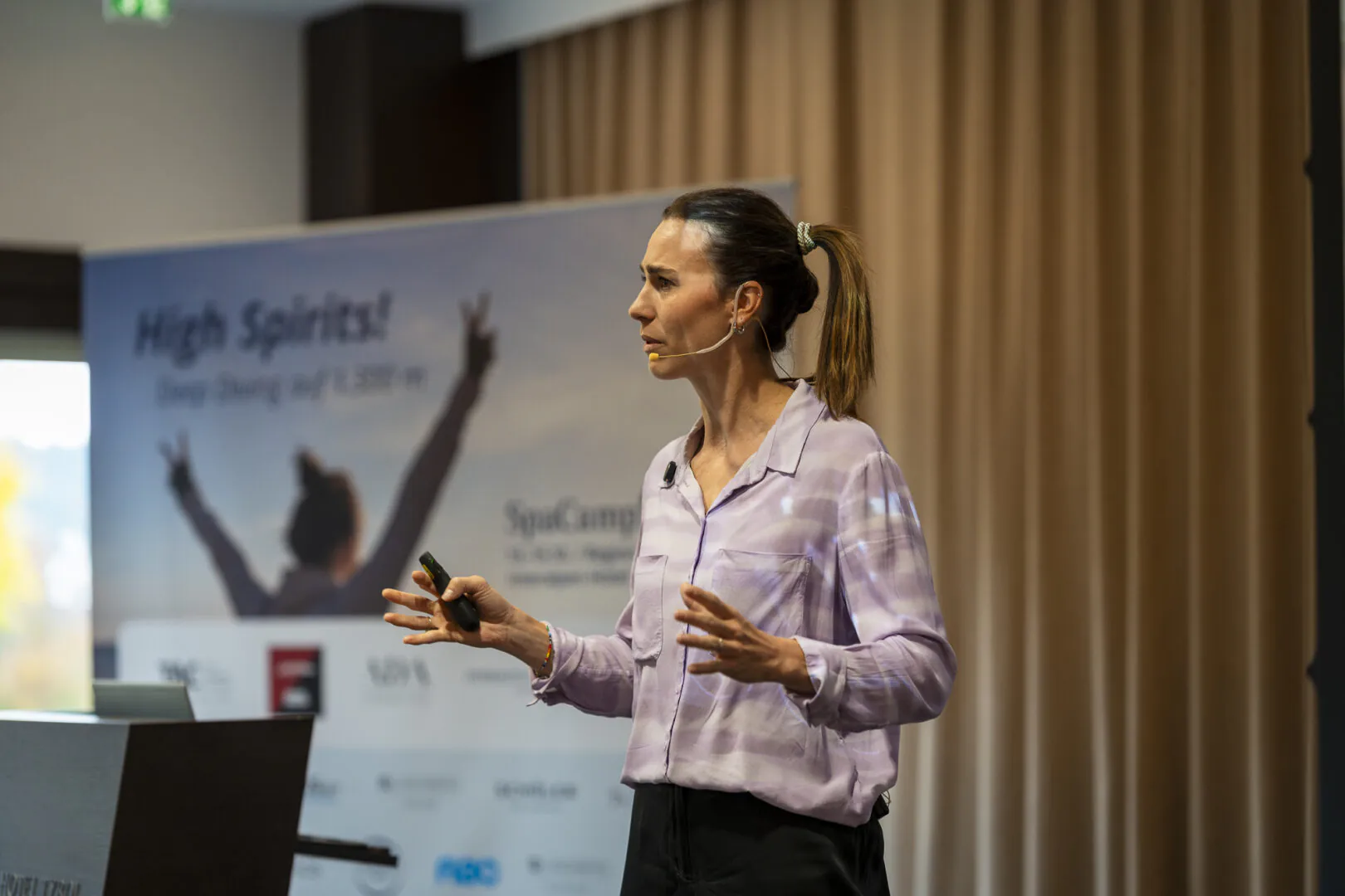 Ex-Profifußballerin Viktoria Schnaderbeck als Keynote beim SpaCamp 2025. Foto: SpaCamp/Lukas Geu