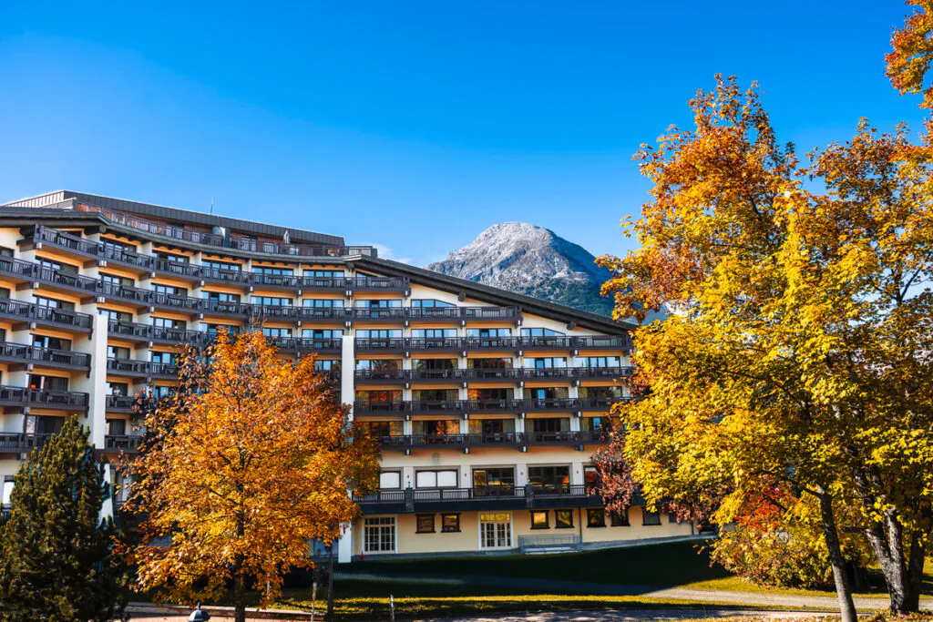 Das Interalpen-Hotel Tyrol auf 1.300m Seehöhe. Foto: SpaCamp/Lukas Geu