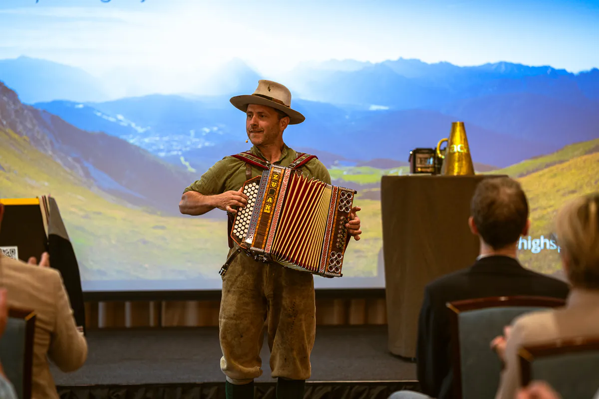 Jodelkurs mit Toni Reitsamer. Foto: SpaCamp/Lukas Geu