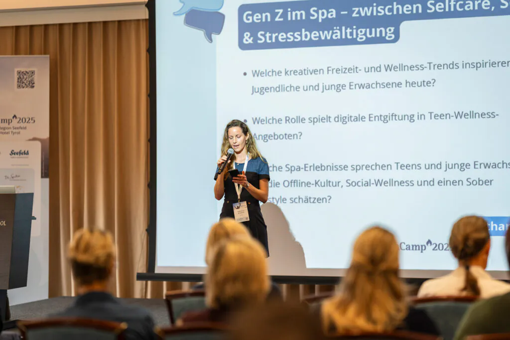 Diskussion „Gen Z im Spa“ mit Katharina Kniepeiss. Foto: SpaCamp/Lukas Geu