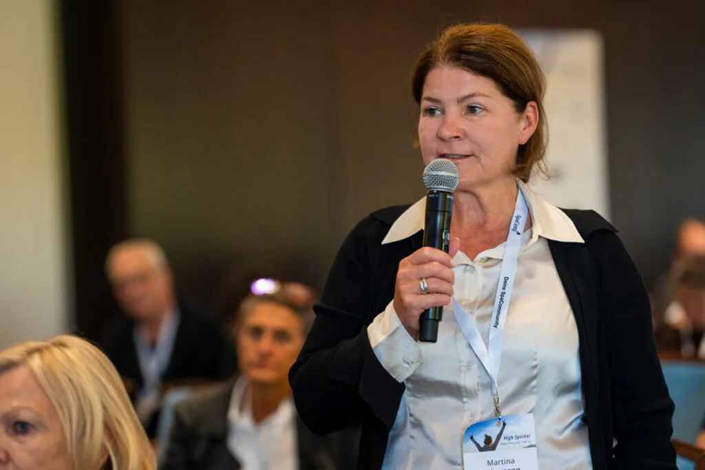 Martina Schumann in der Session "Recovery mit Technology". Foto: SpaCamp/Lukas Geu