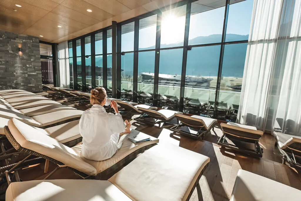 Indoor Panorama-Spa. Foto: TAUERN SPA Zell am See – Kaprun