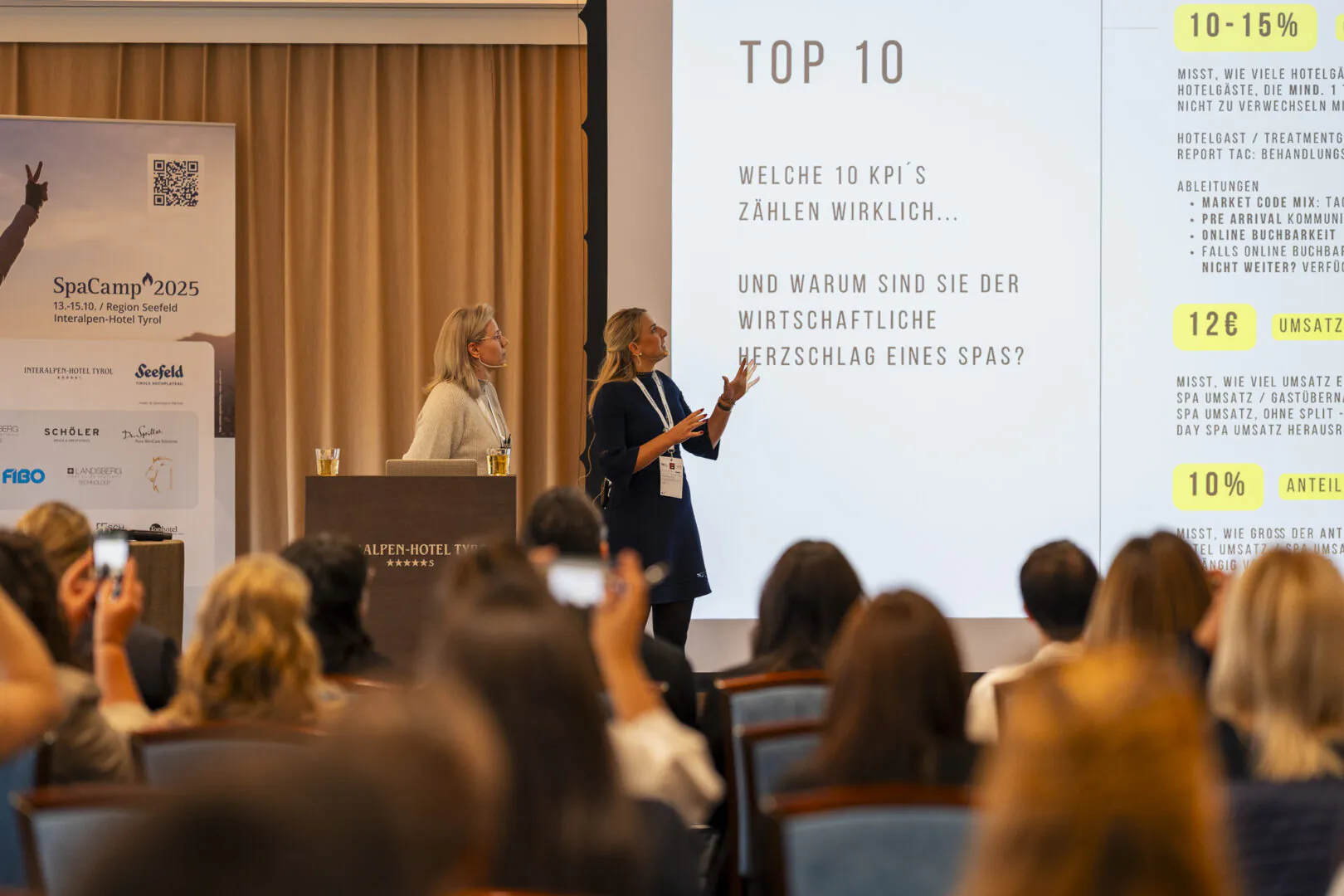 Die Sessions mit den meisten Punkten finden im großen Saal statt. Foto: SpaCamp/Lukas Geu