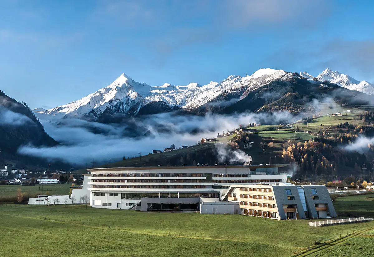 SpaCamp 2026 im TAUERN SPA Zell am See - Kaprun mit Blick auf das Kitzsteinhorn. Foto: TAUERN SPA Zell am See - Kaprun